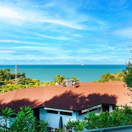 Centro Vacanze Mirage Torre di Palme エクステリア 写真