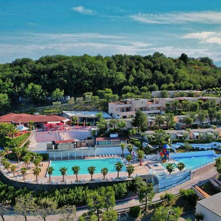 Centro Vacanze Mirage Torre di Palme エクステリア 写真