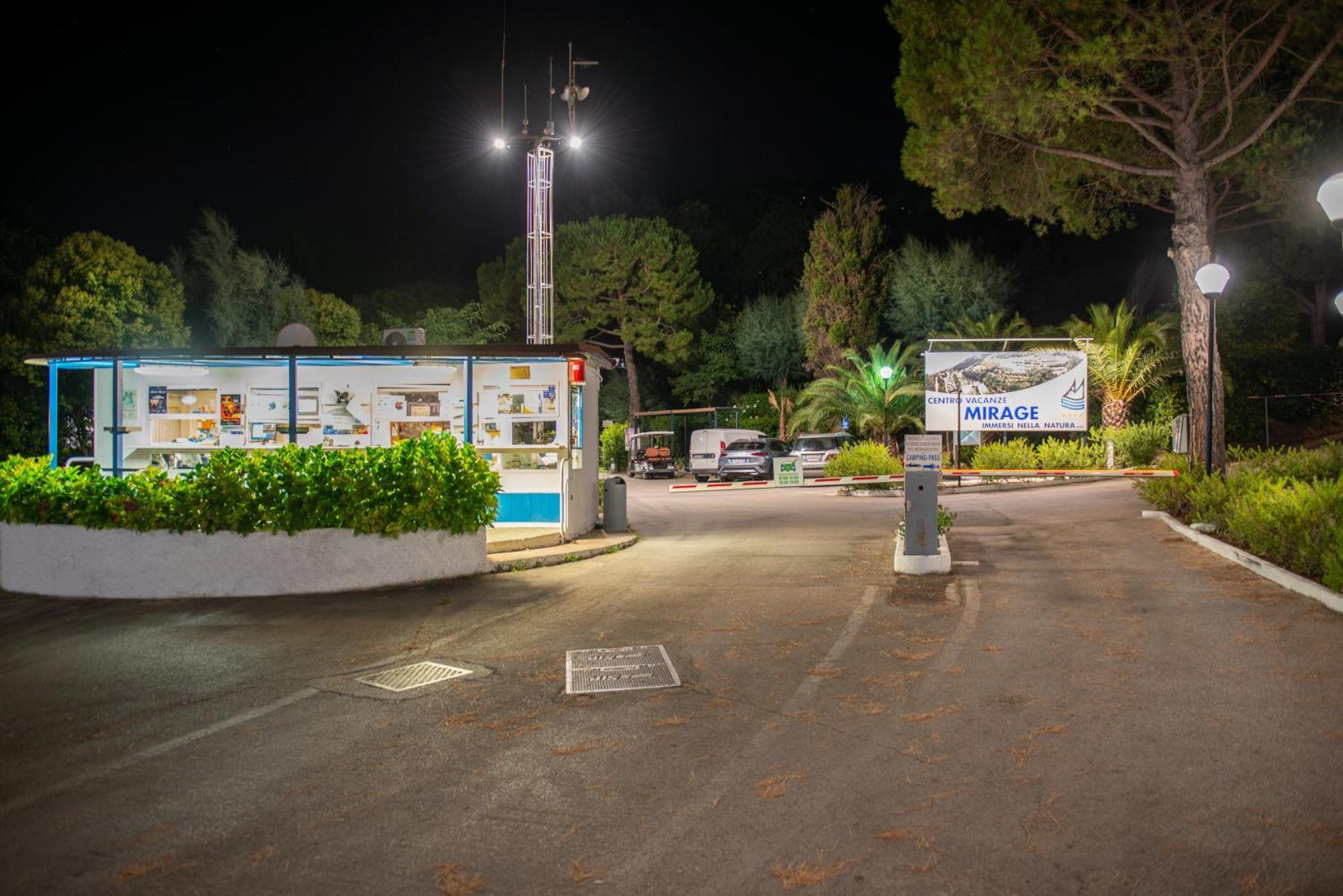 Centro Vacanze Mirage Torre di Palme エクステリア 写真